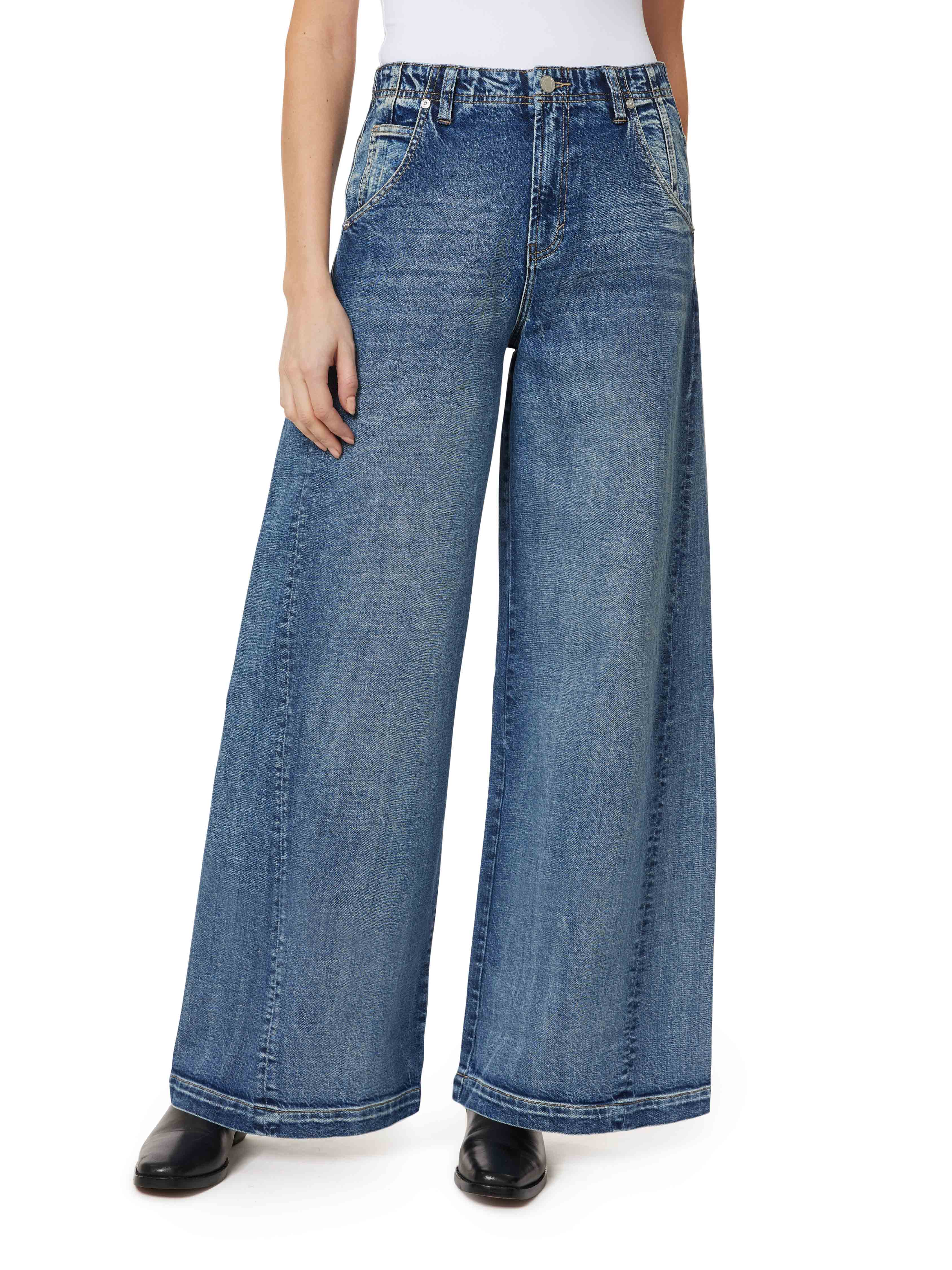 Aiden Relaxed Barrel Jeans