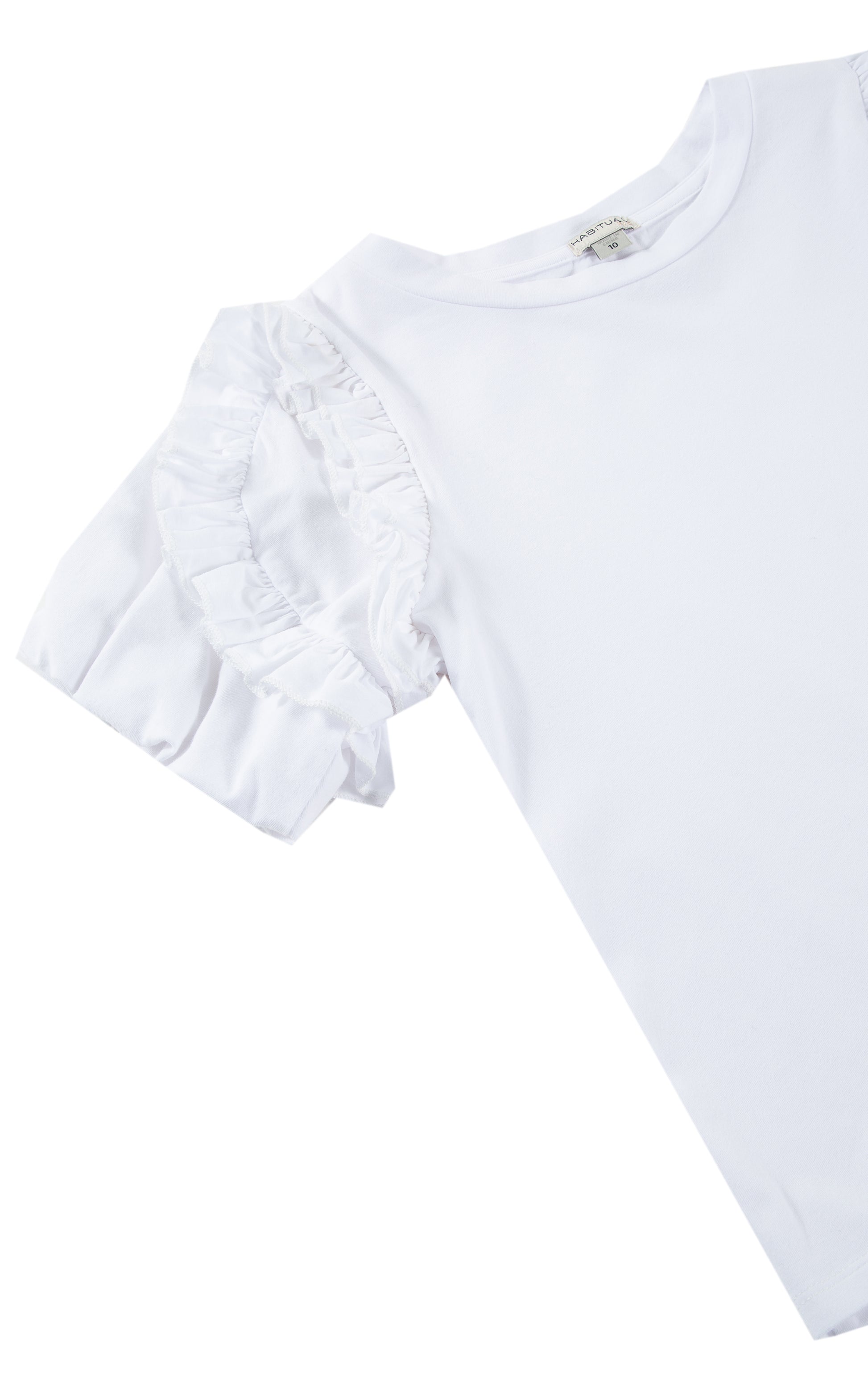 CLOSE UP OF WHITE T-SHIRT WITH PLEATED RUFFLED SLEEVES